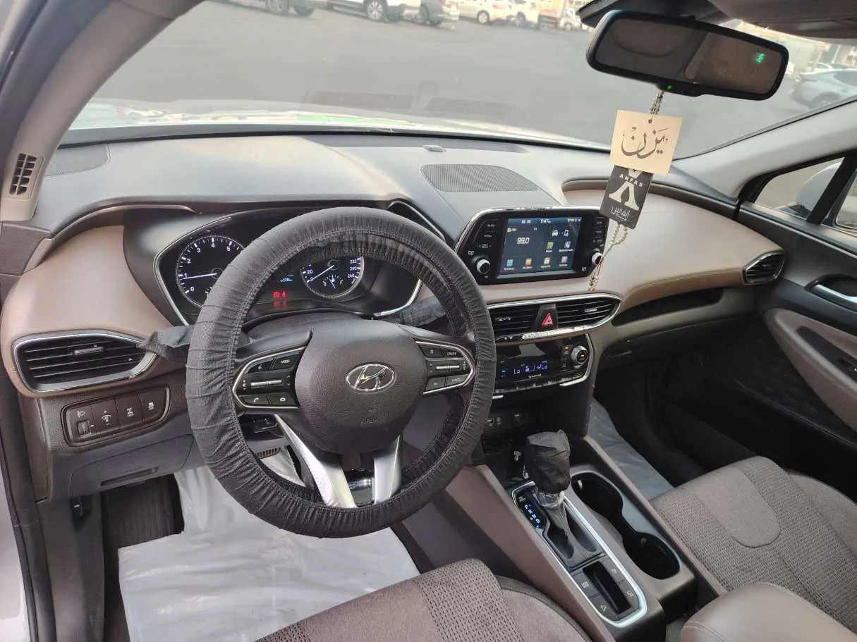 Car image 13