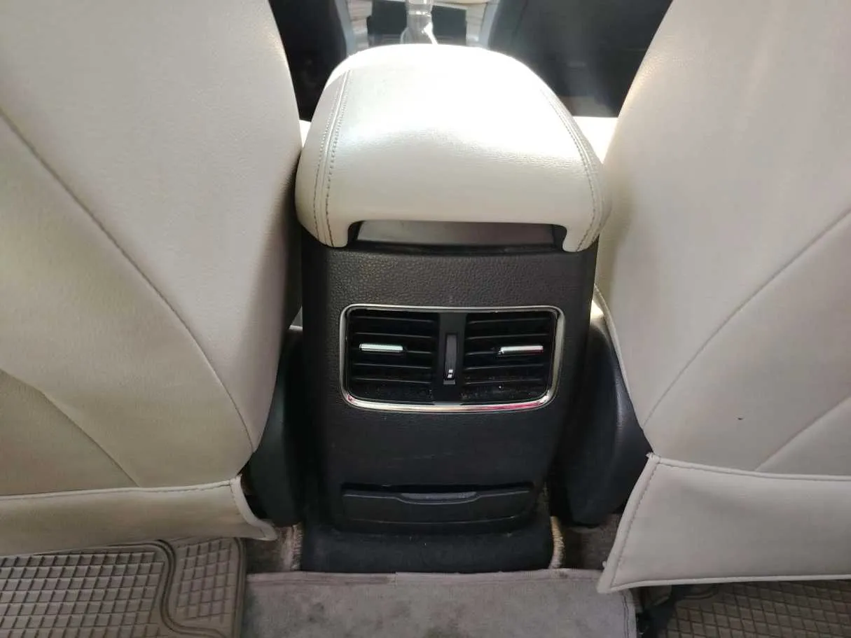 Car image 34