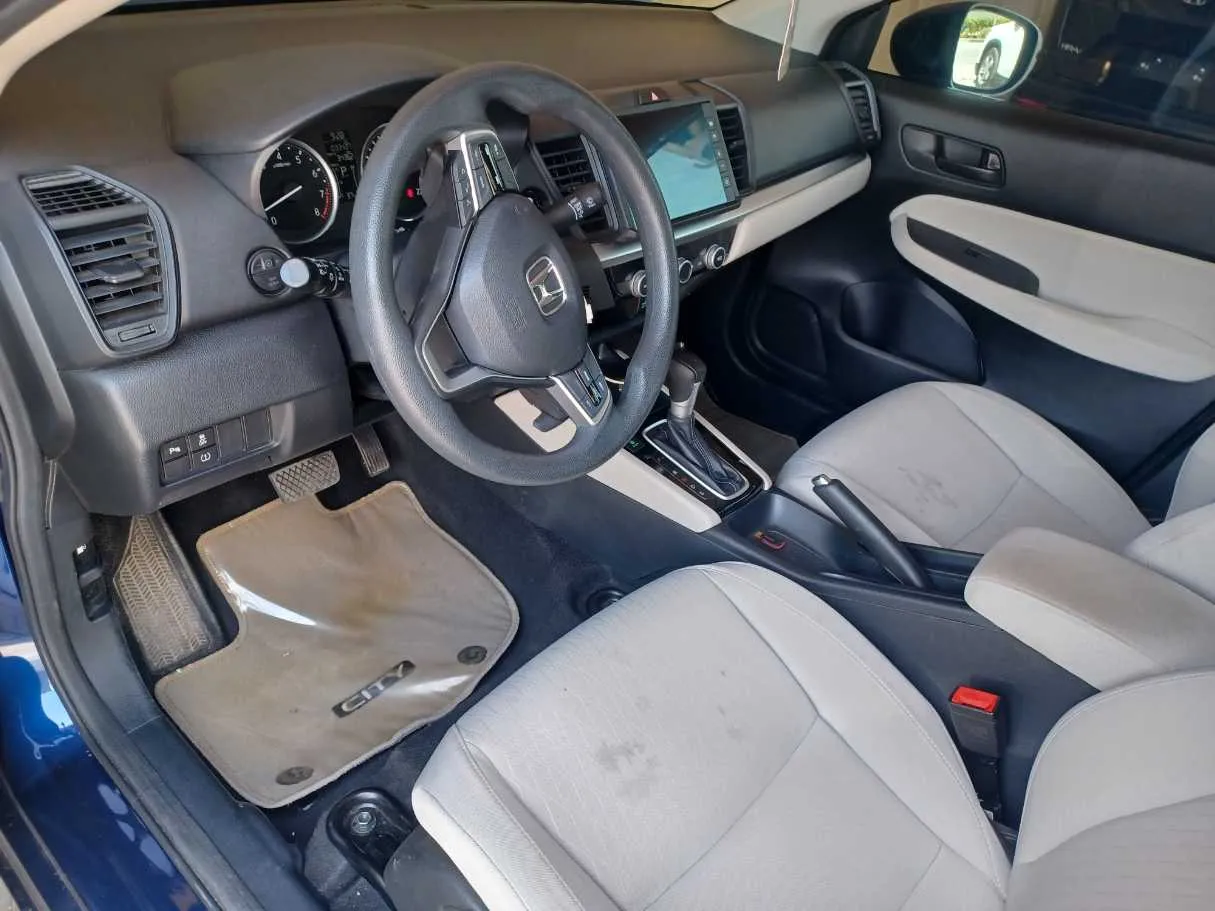 Car image 11