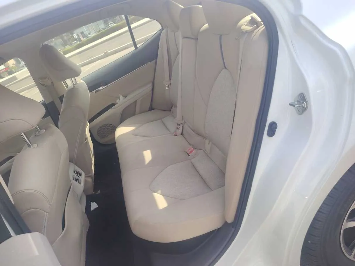 Car image 16