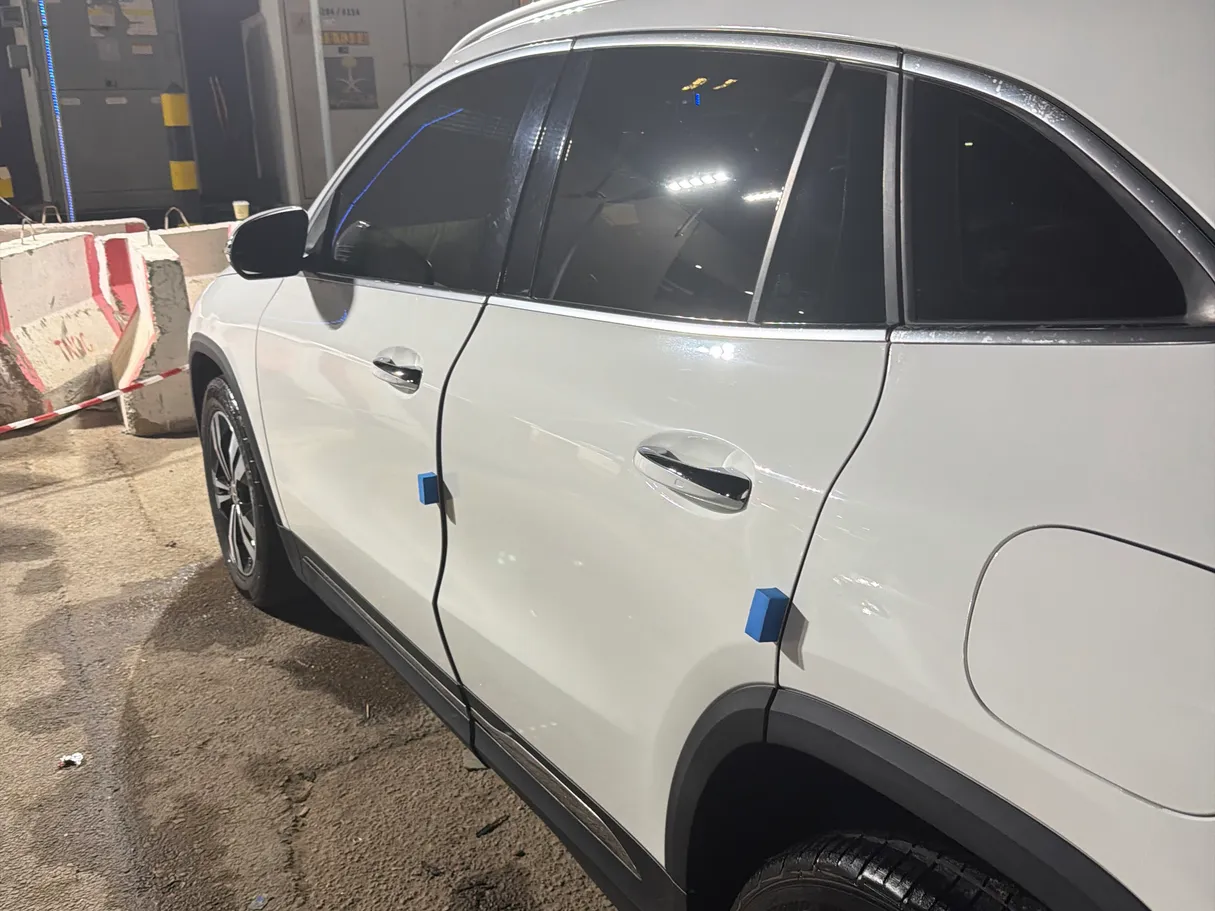 Car image 12