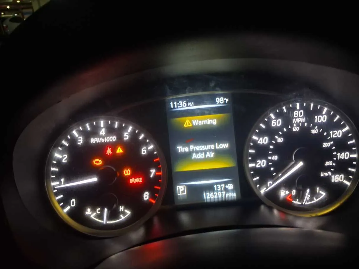 Car image 18