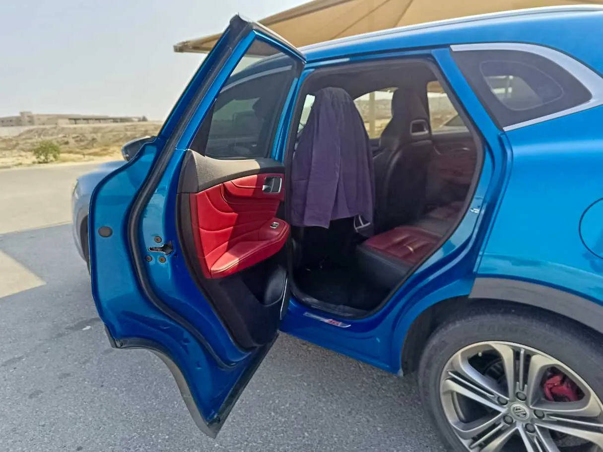 Car image 15