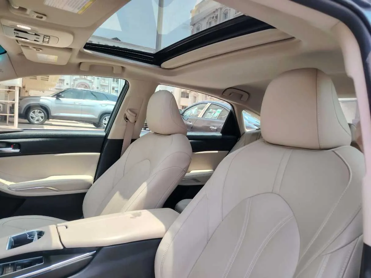 Car image 15