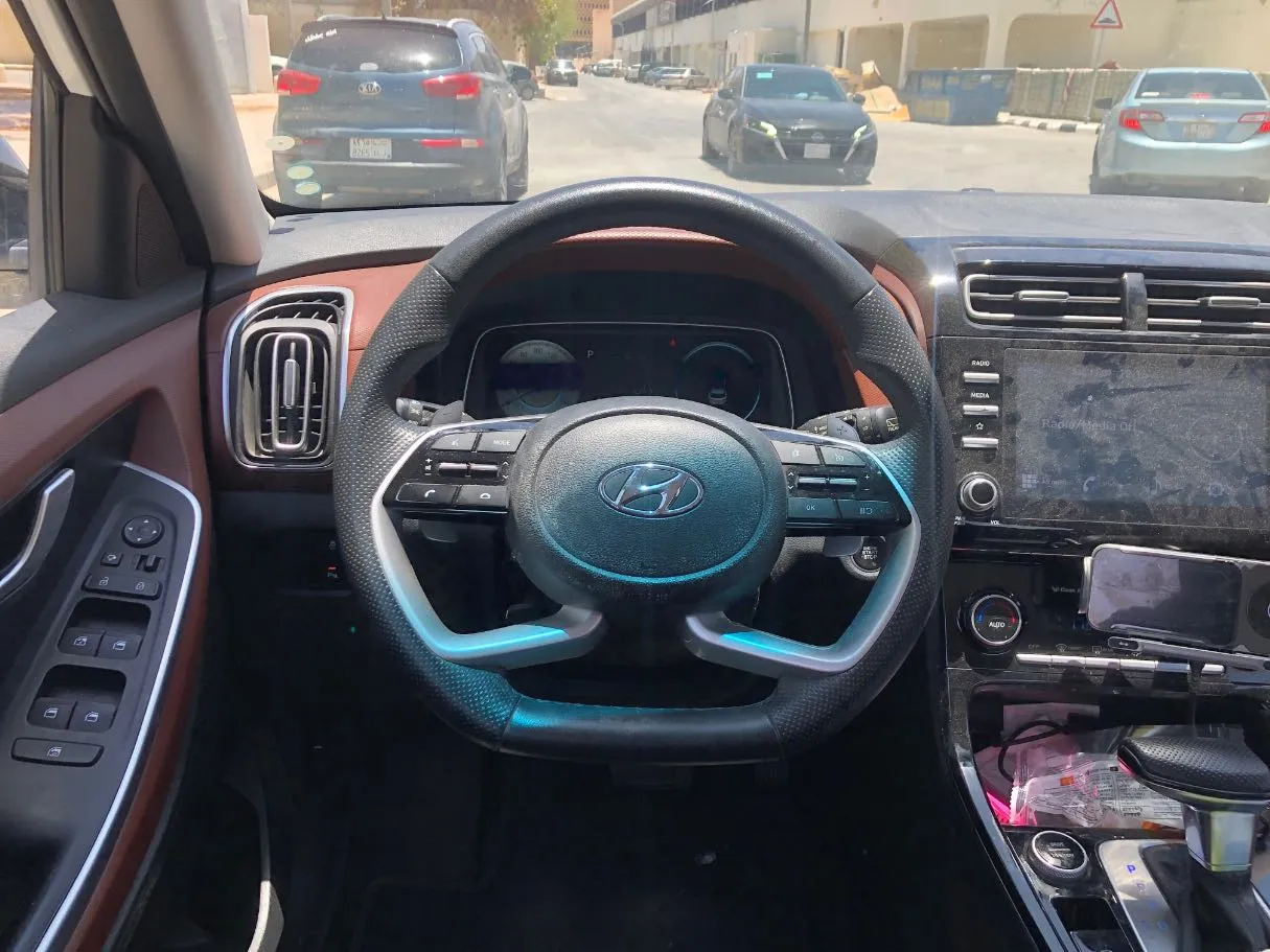 Car image 19