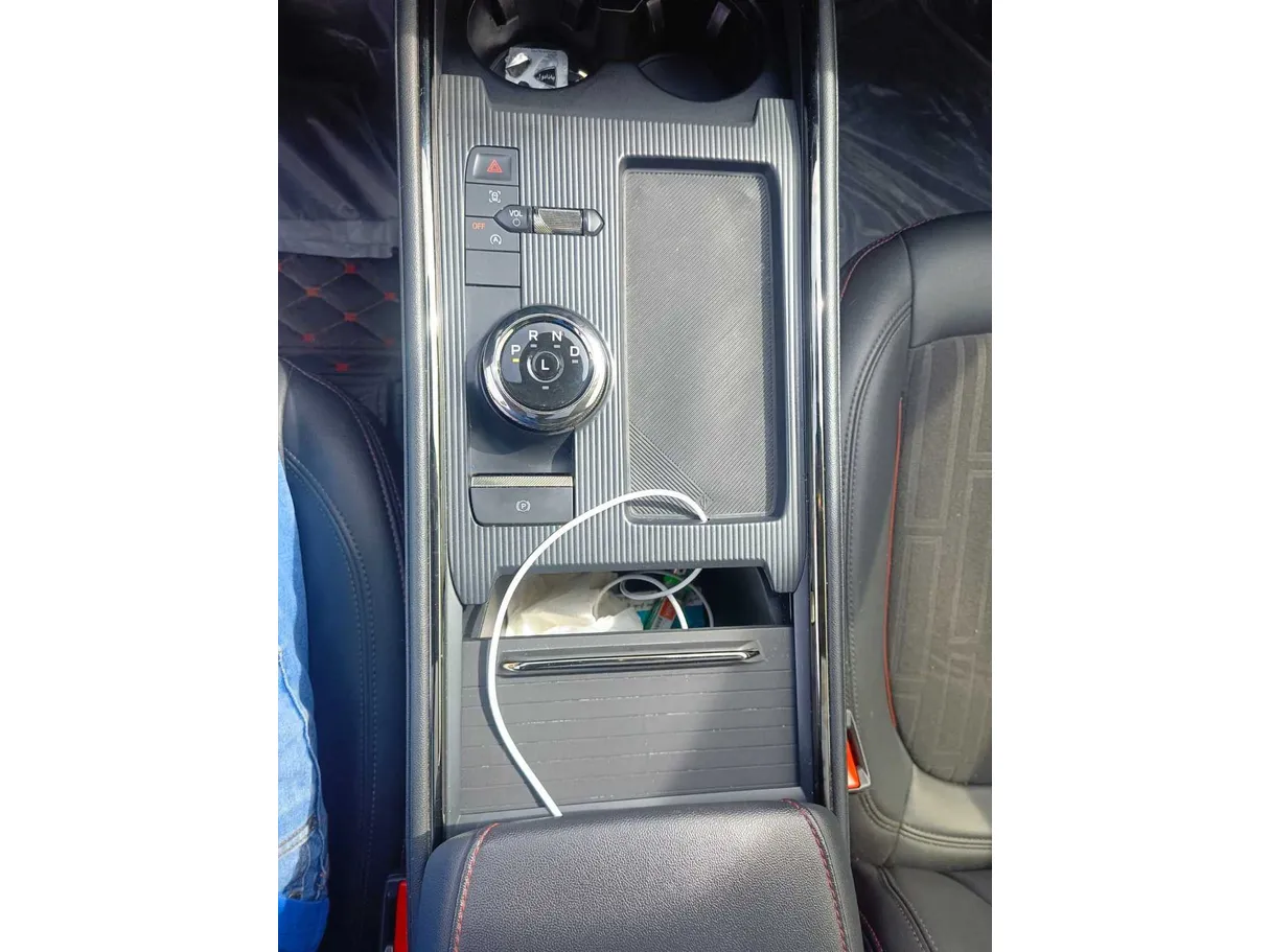 Car image 24