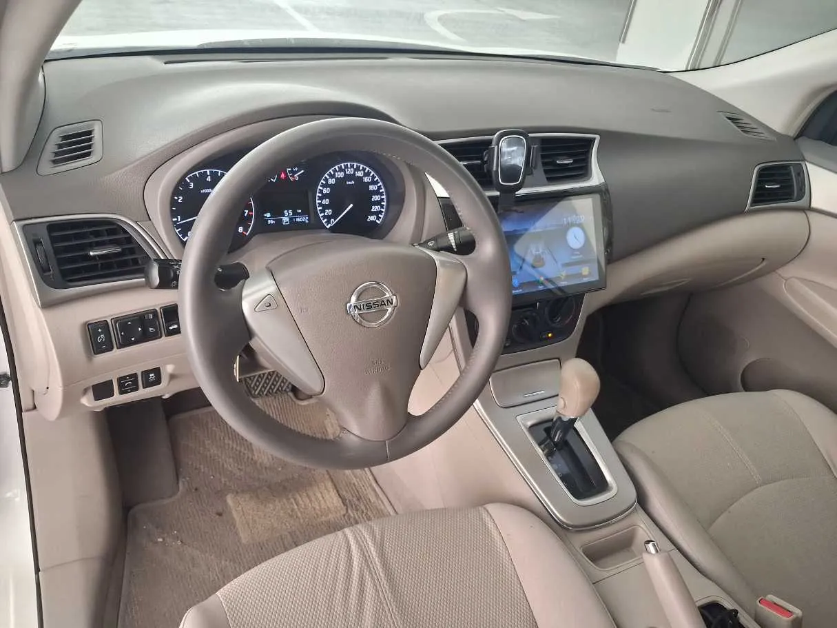 Car image 11