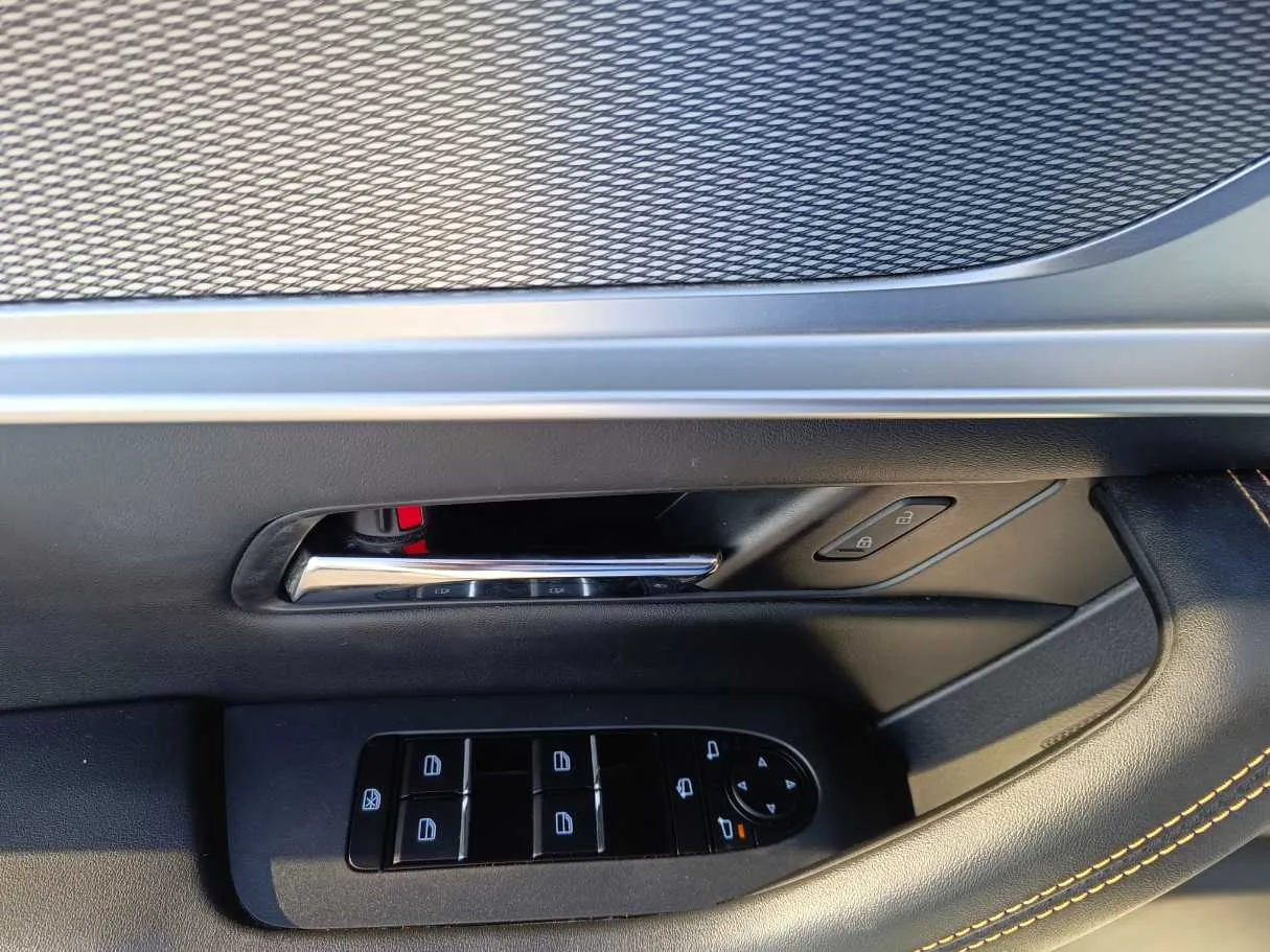 Car image 33