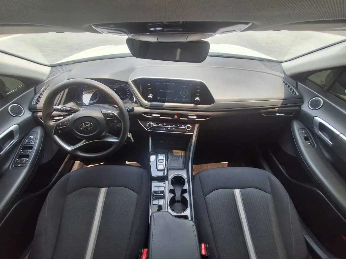 Car image 14