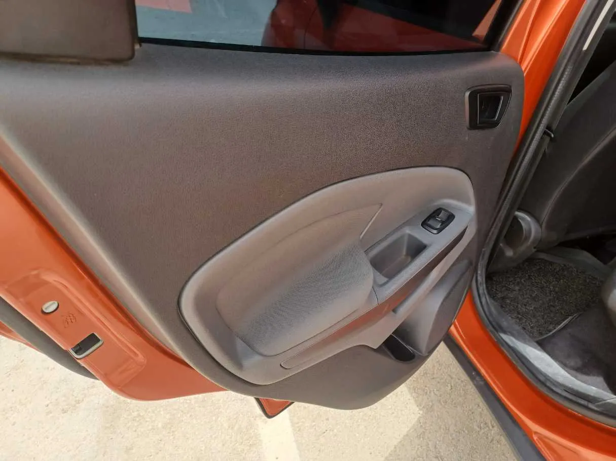 Car image 13
