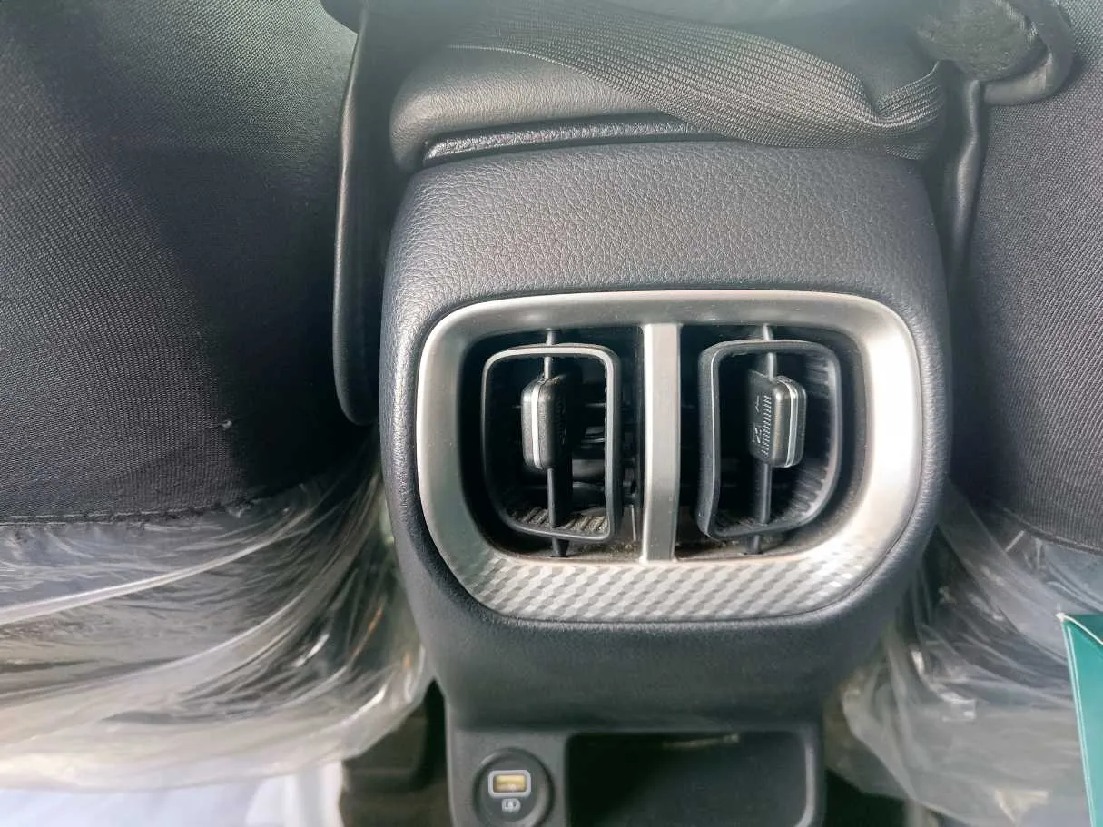 Car image 27