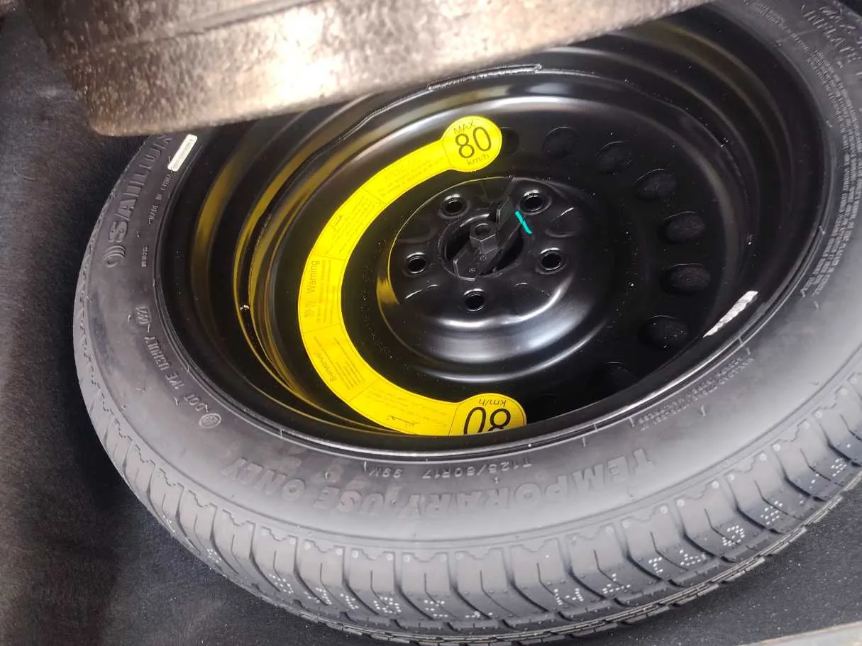 Car image 30