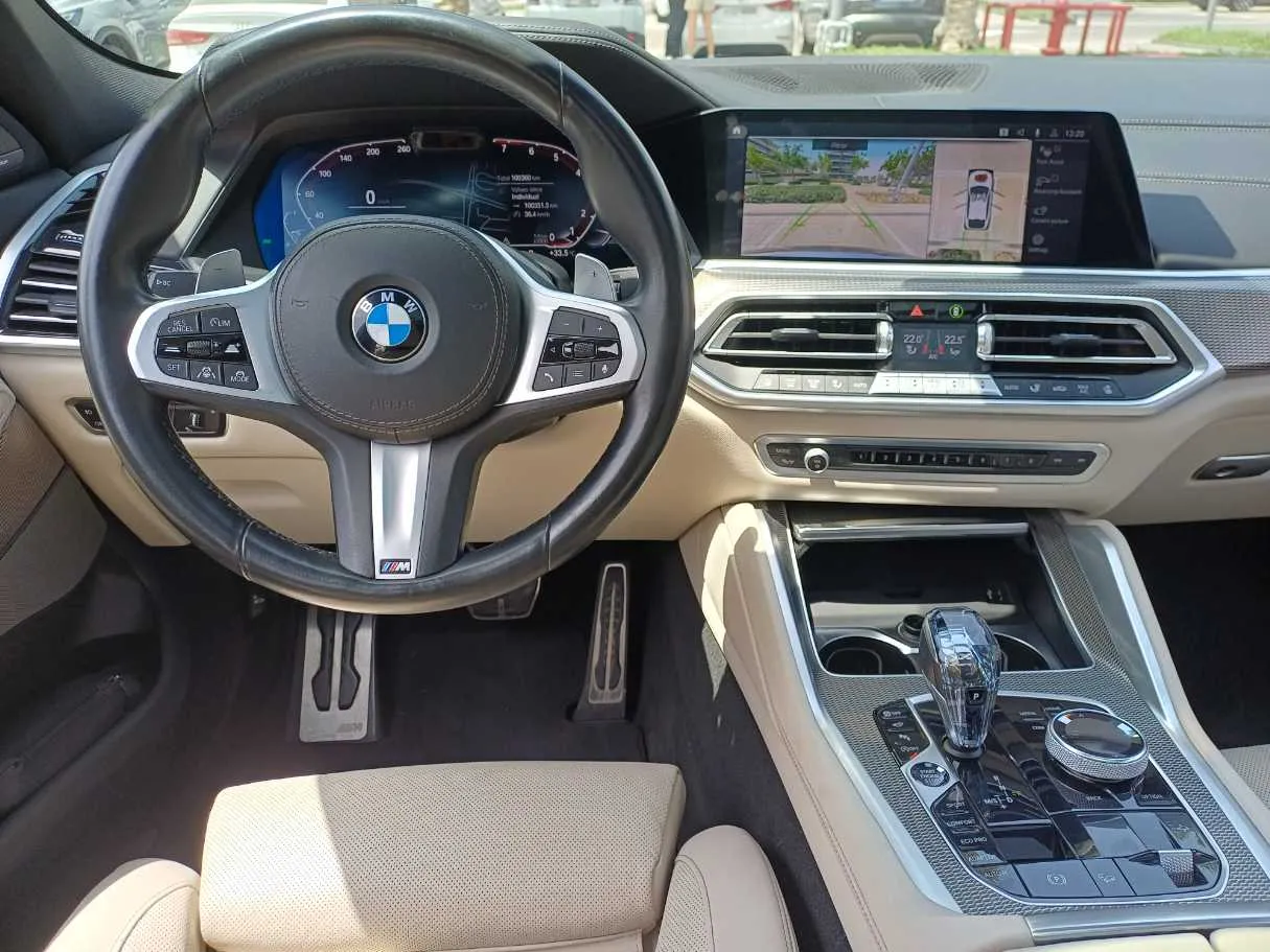 Car image 17