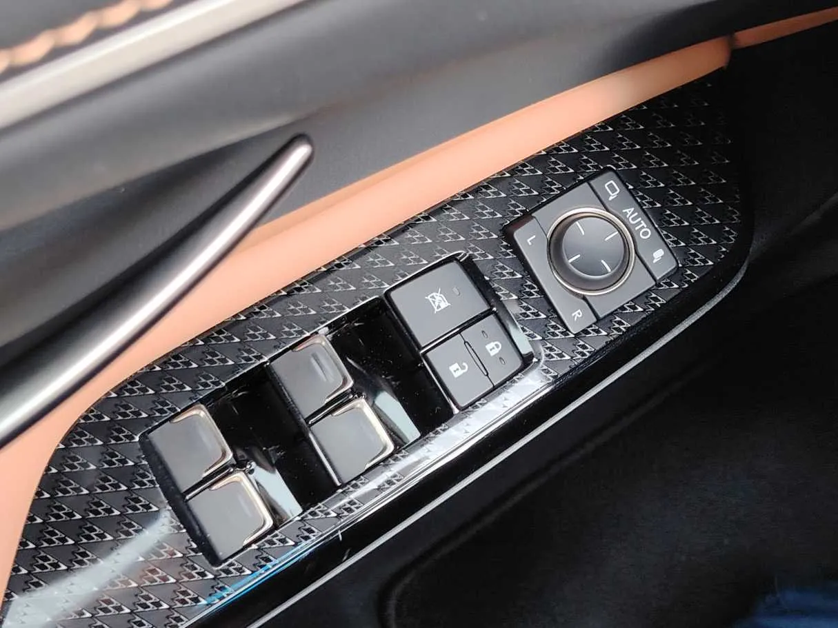 Car image 33