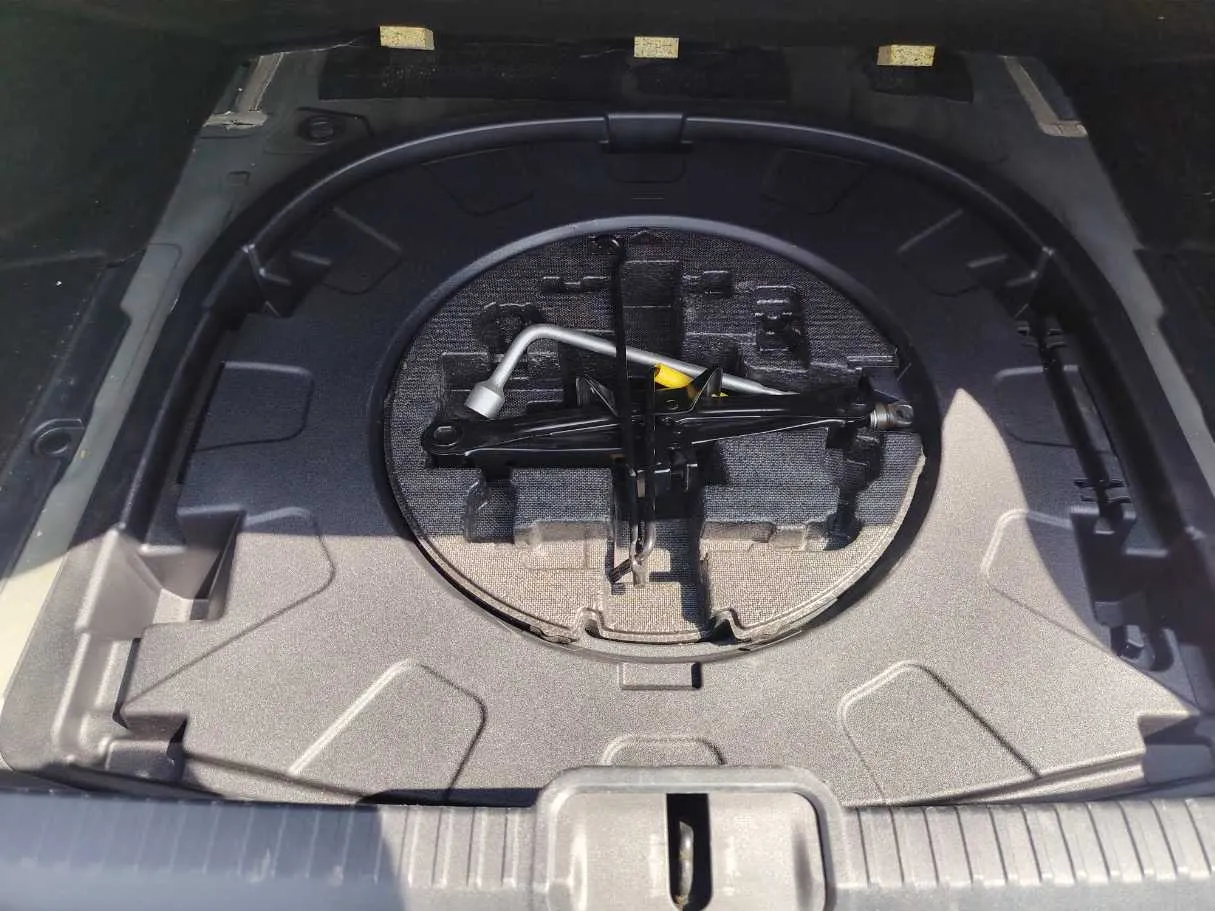 Car image 33