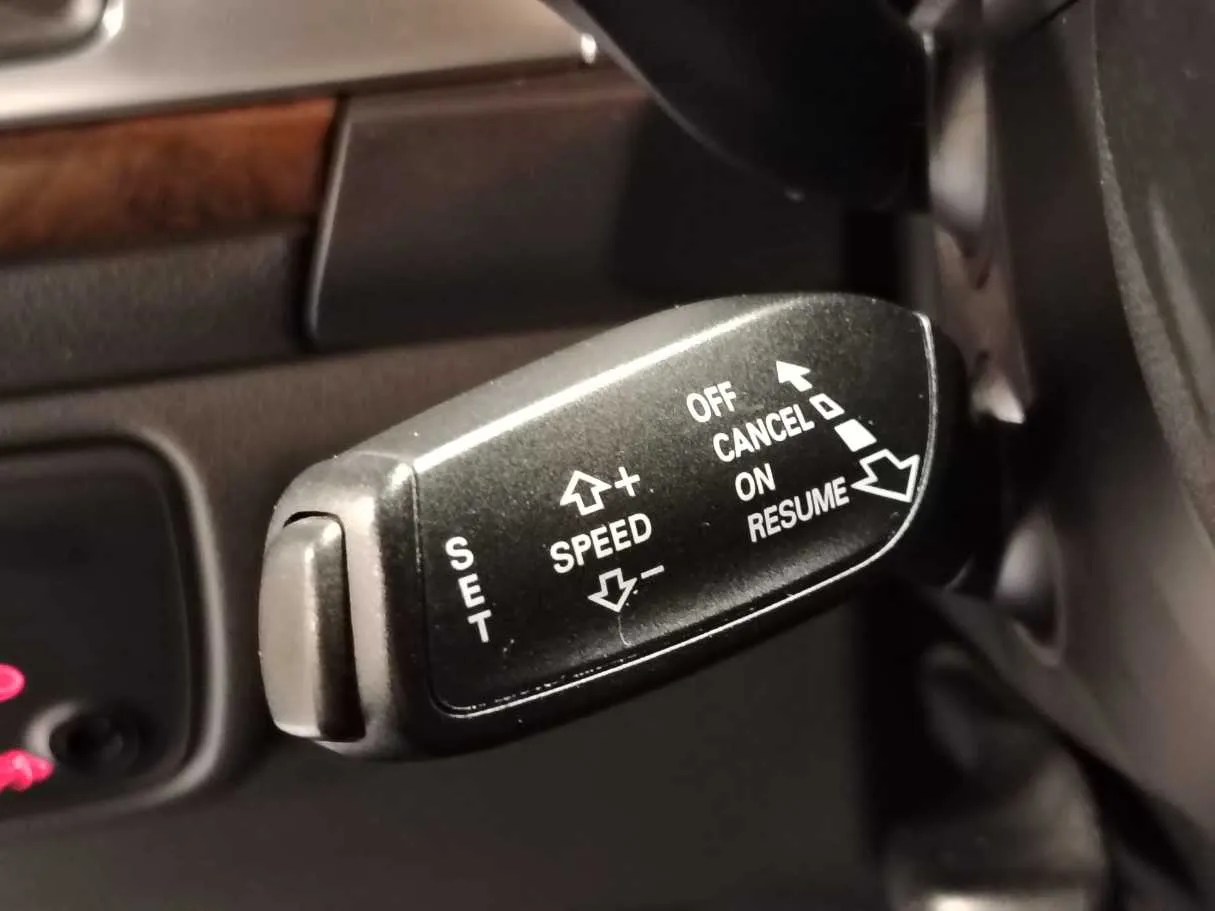 Car image 32