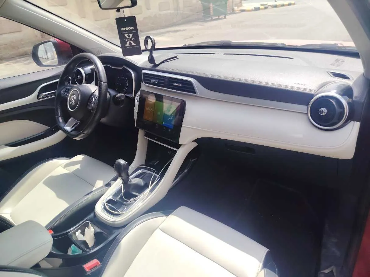 Car image 14