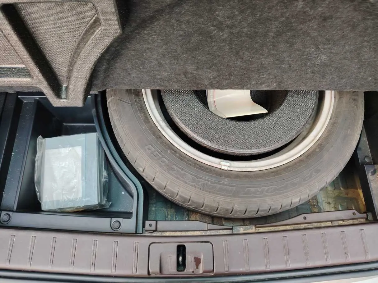 Car image 40