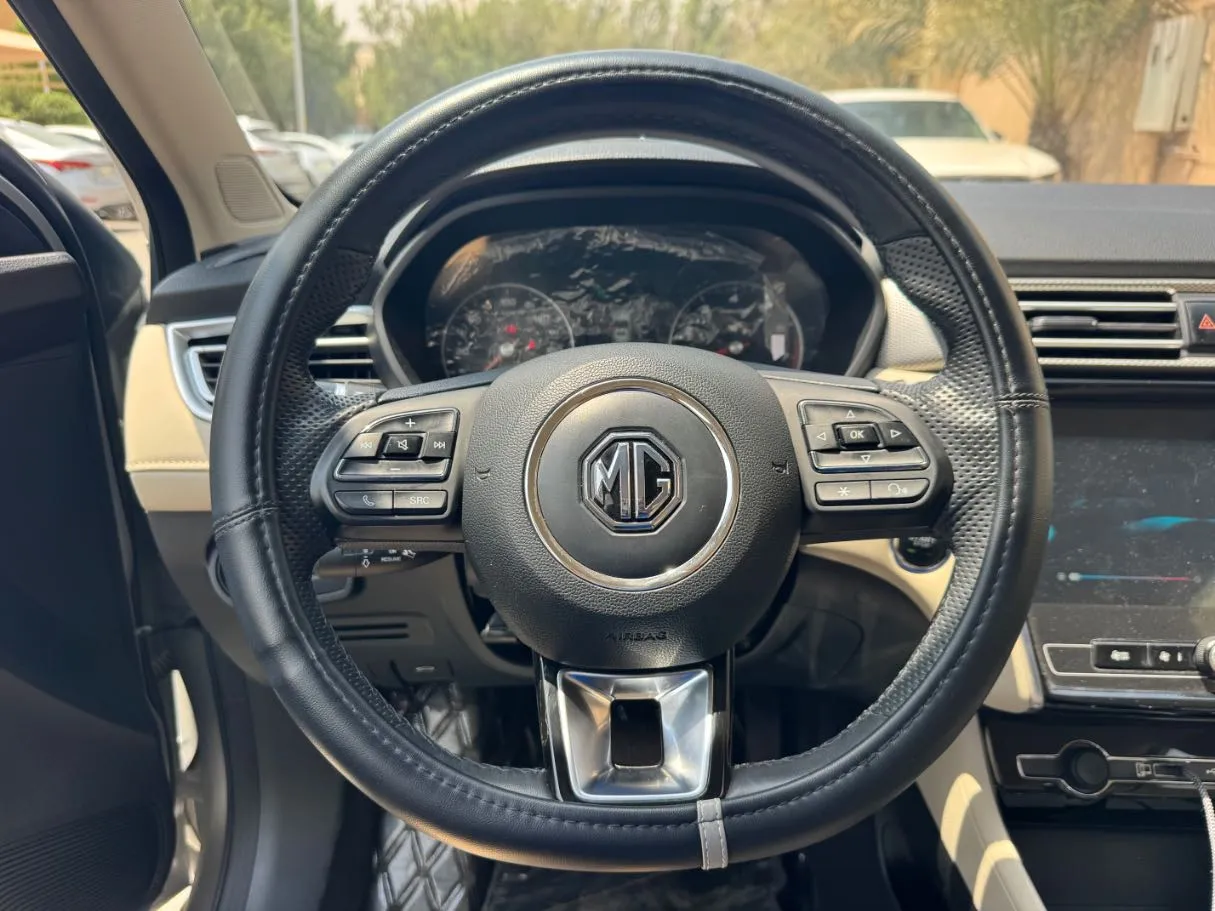 Car image 17