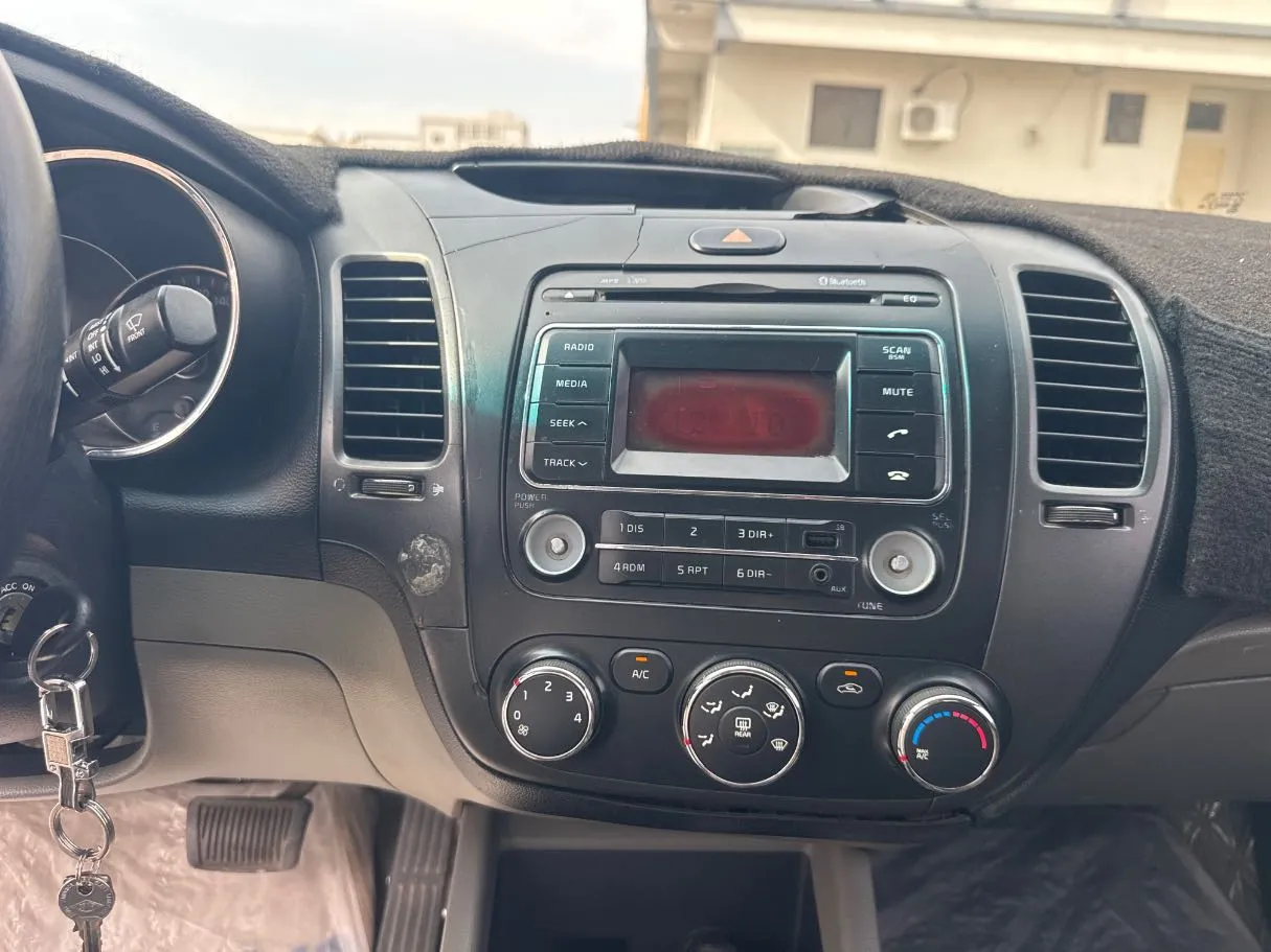 Car image 16