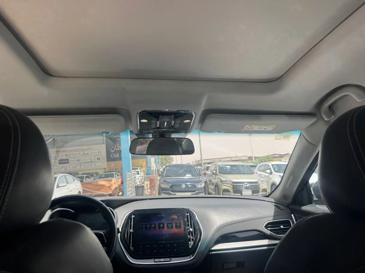 Car image 17