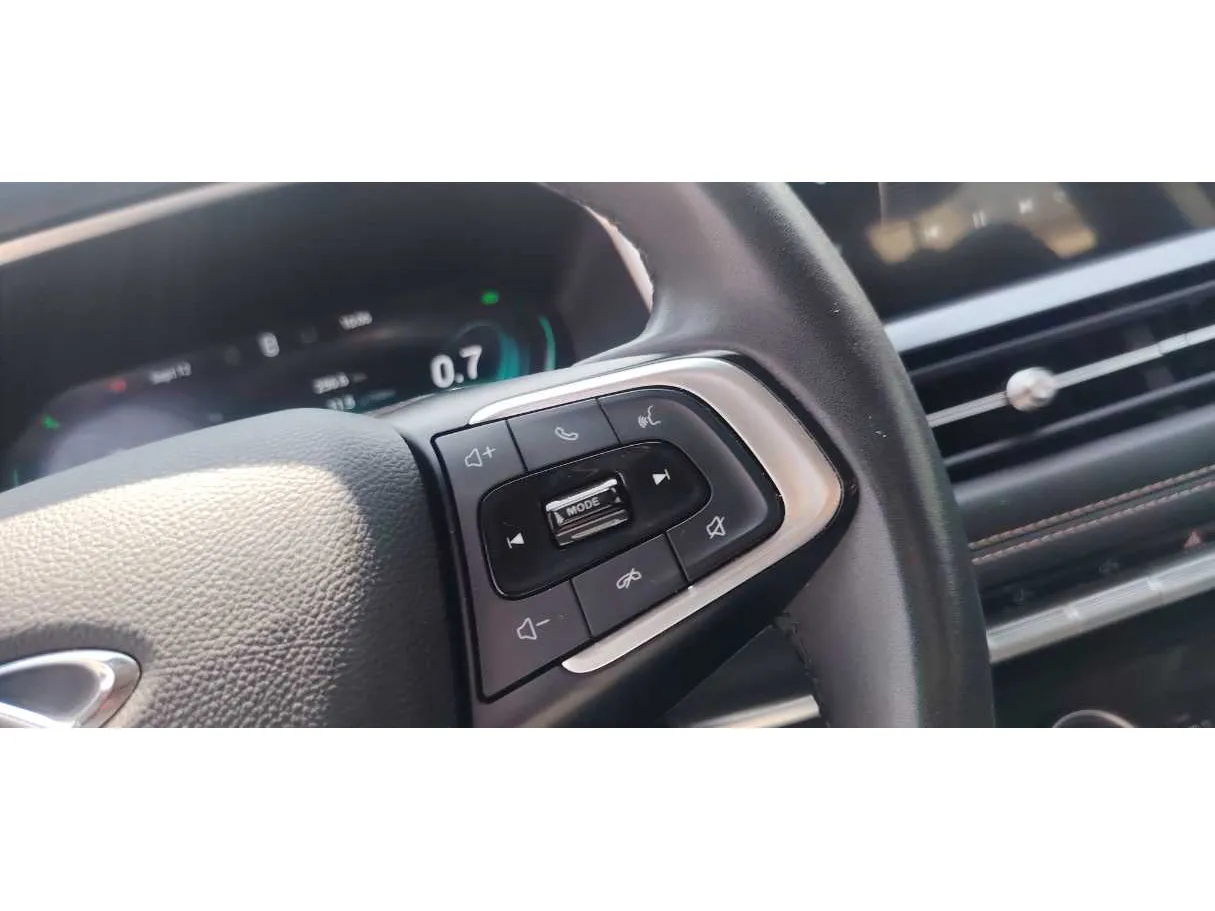 Car image 27