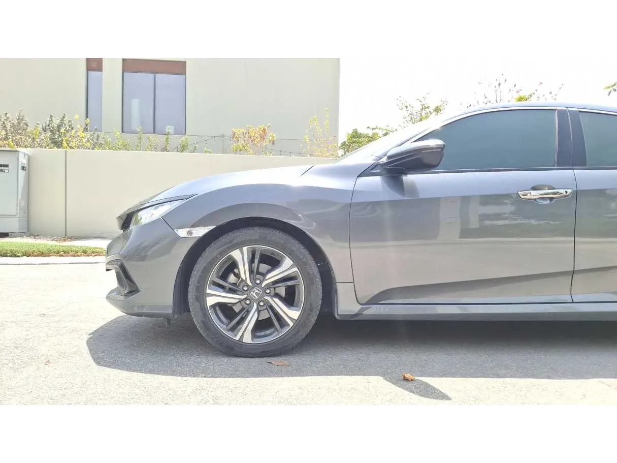 Car image 9