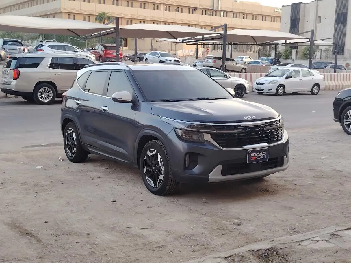 Car image 3