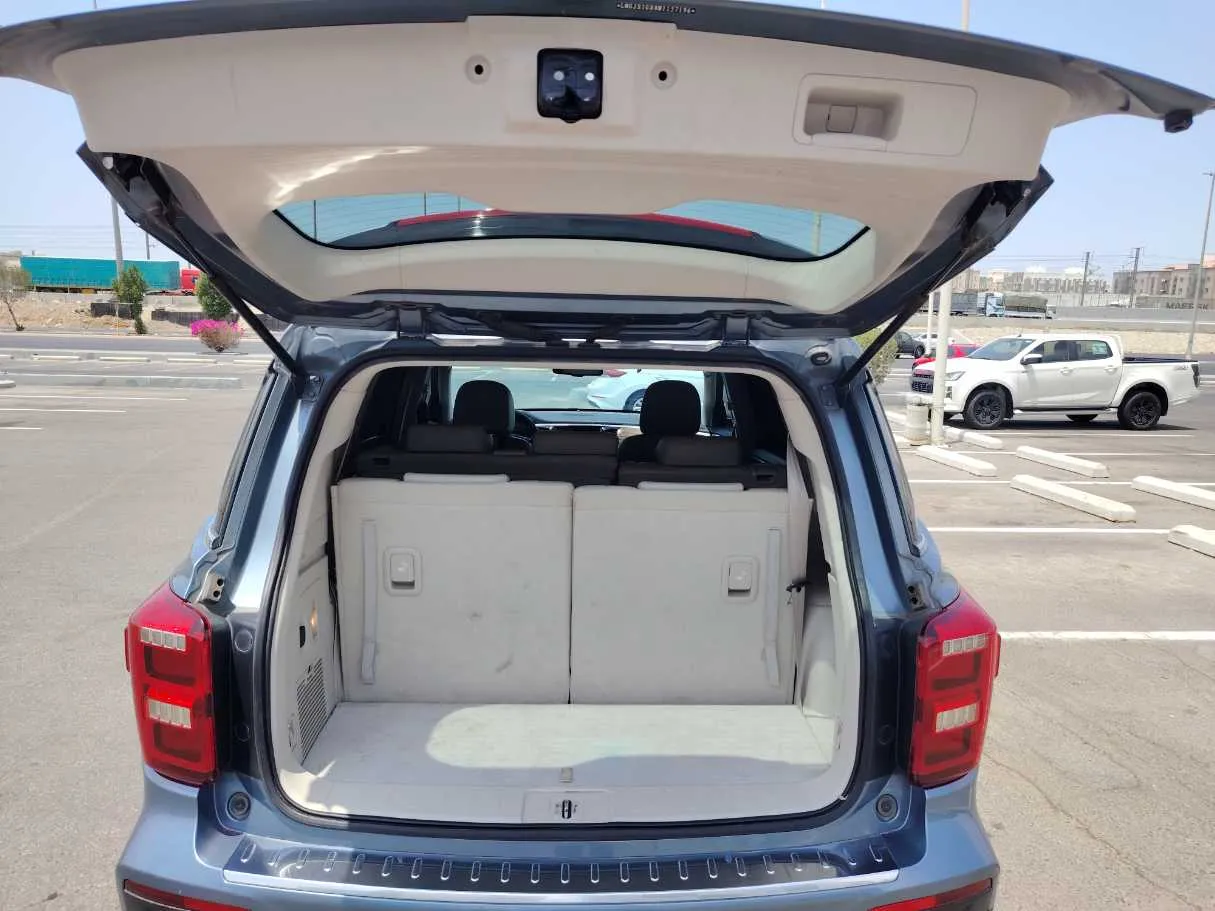 Car image 25