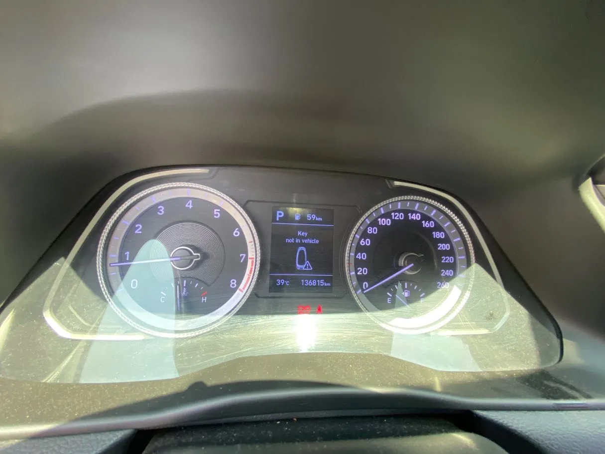 Car image 19