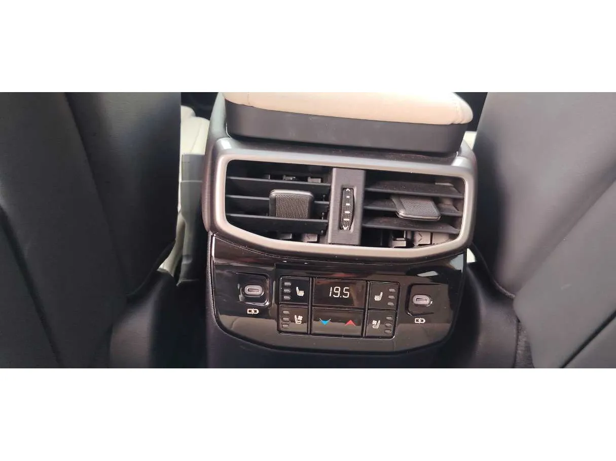 Car image 33