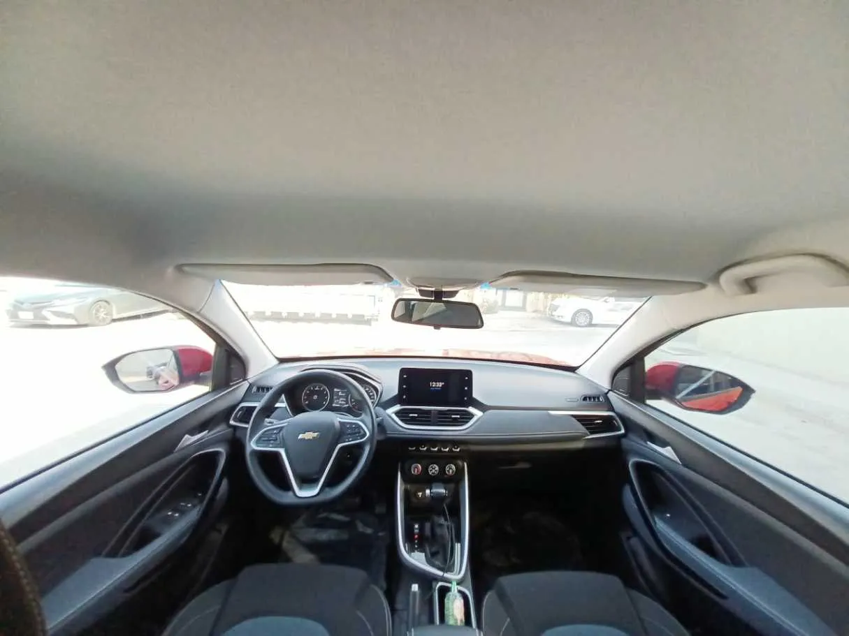 Car image 12