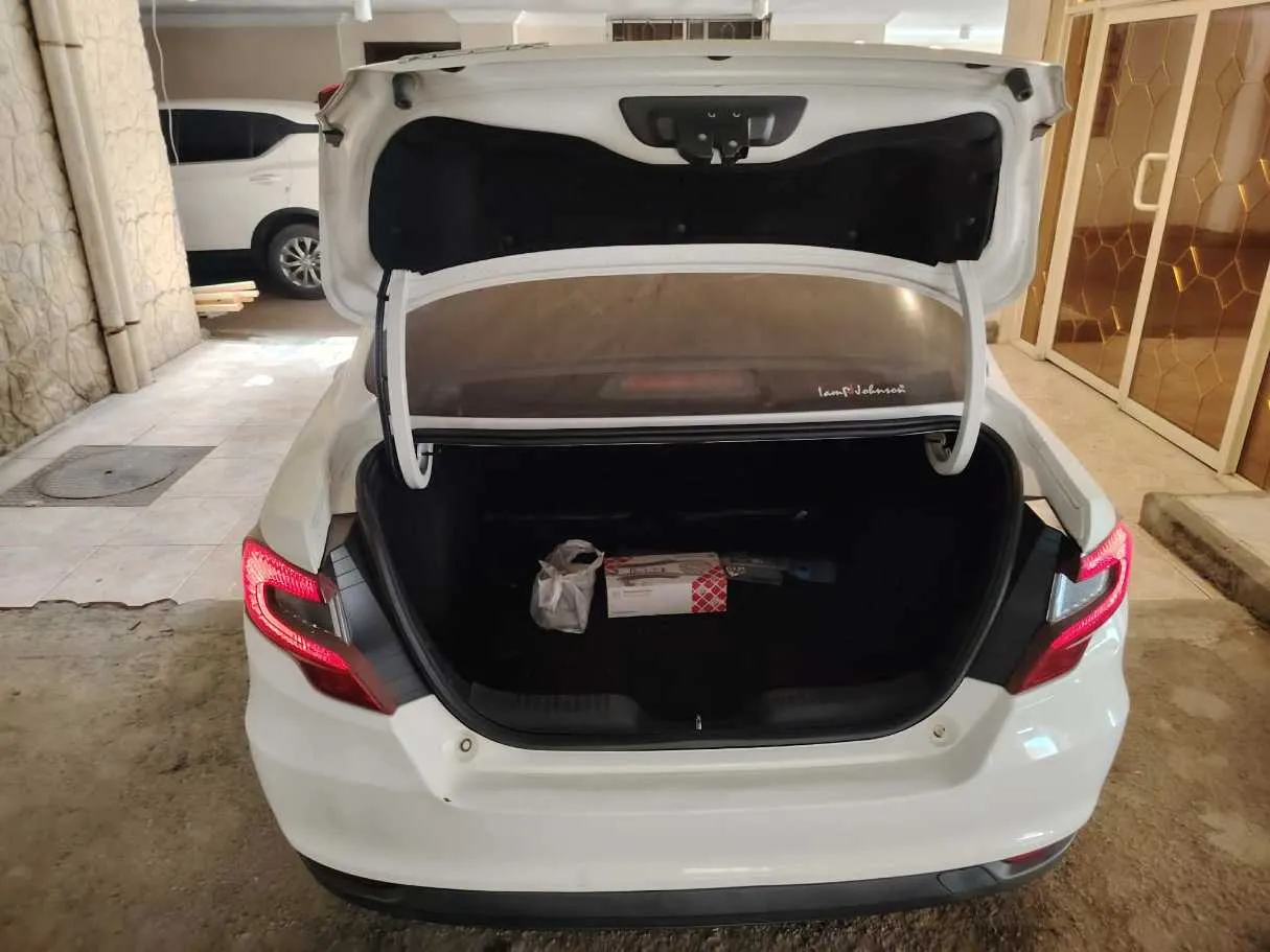 Car image 27
