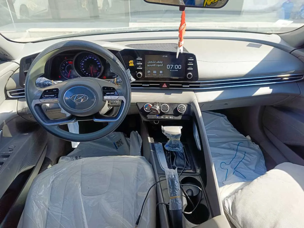 Car image 19