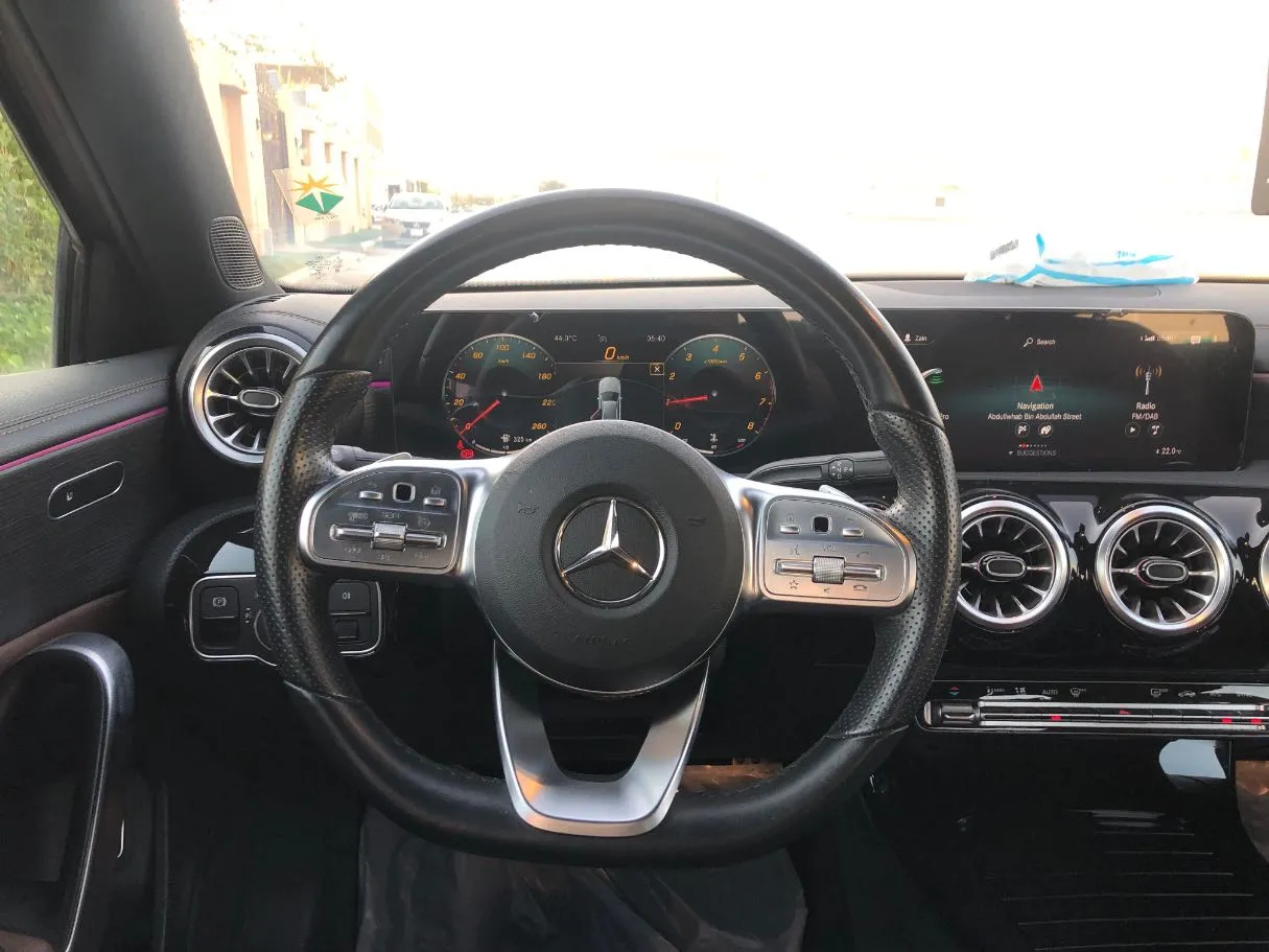 Car image 19