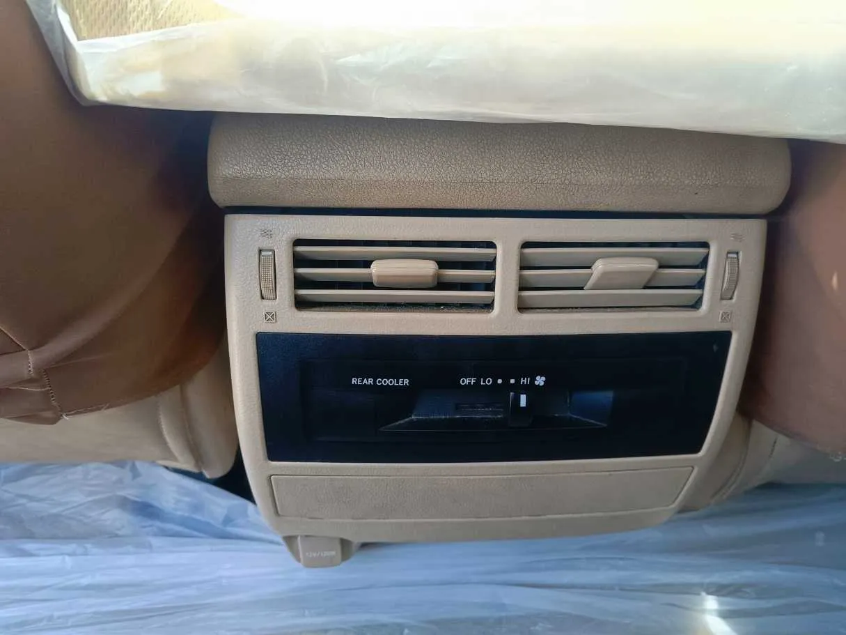 Car image 30