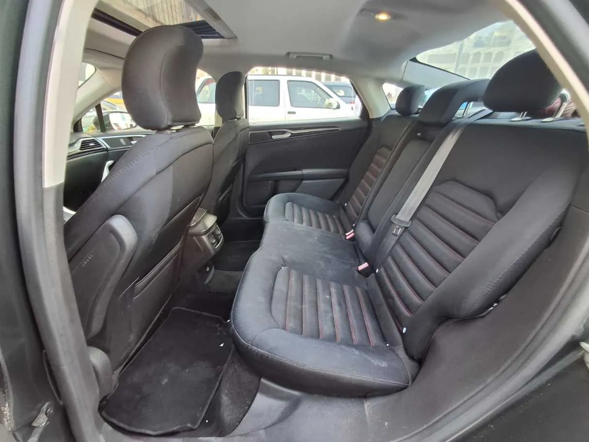 Car image 13