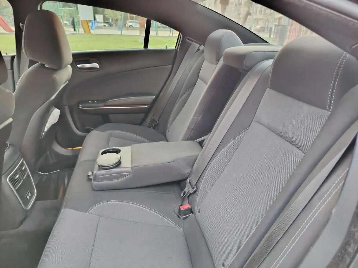 Car image 18