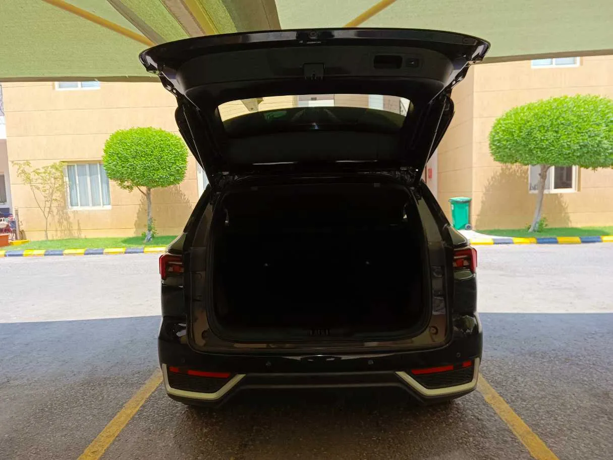 Car image 25