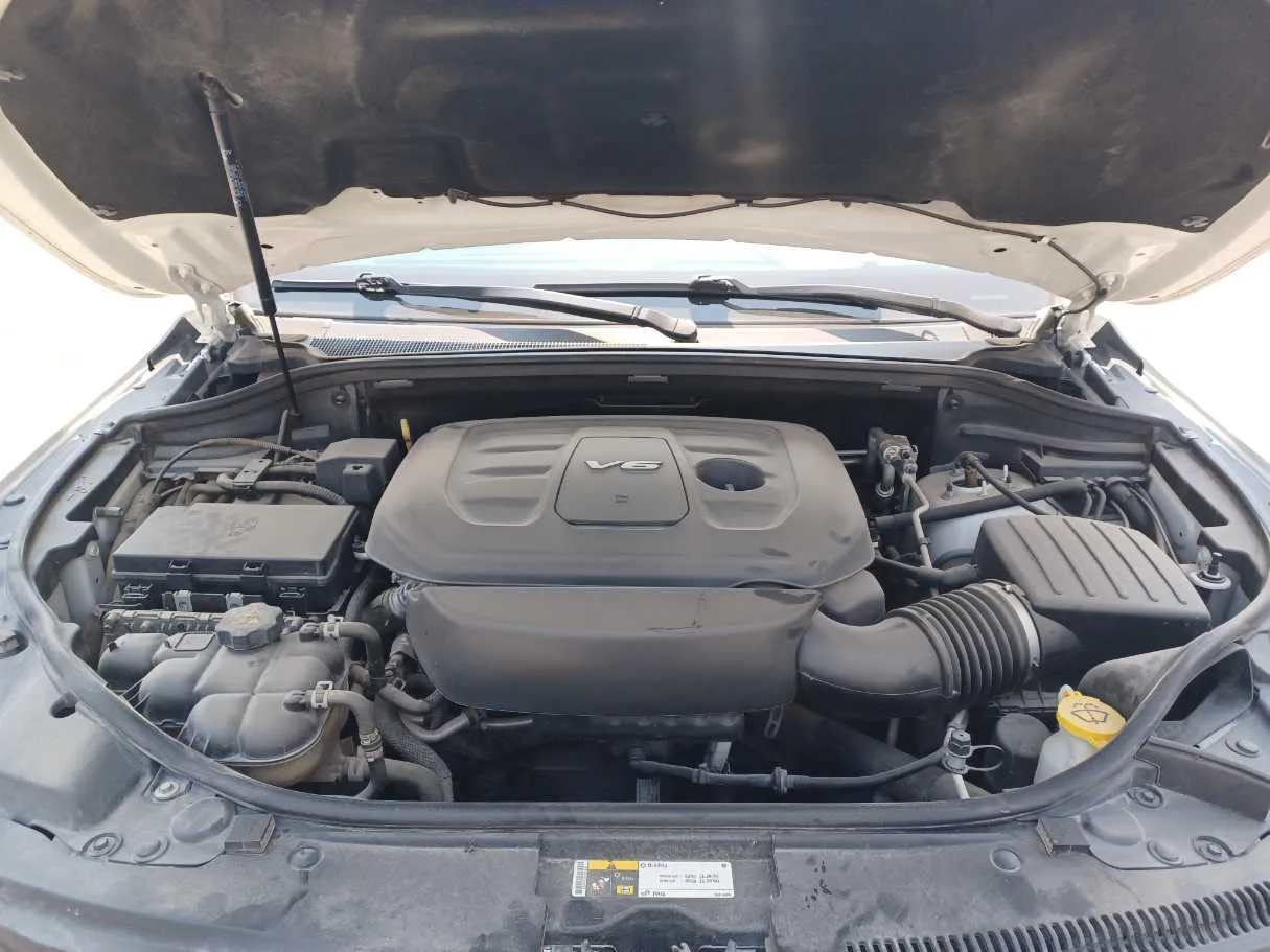 Car image 25