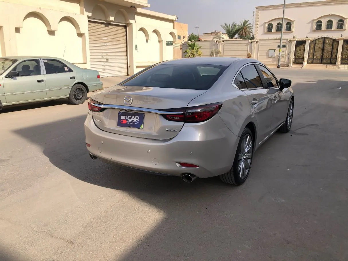 Car image 5