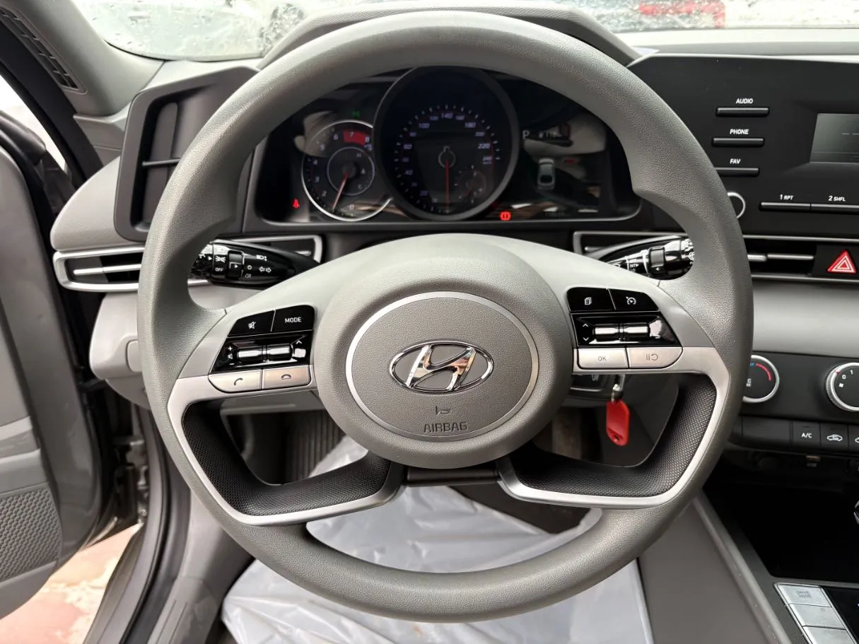 Car image 10