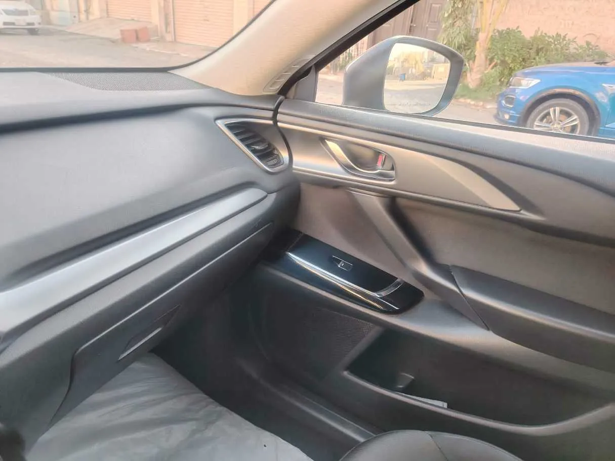 Car image 34