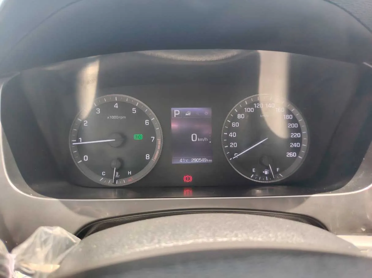 Car image 26