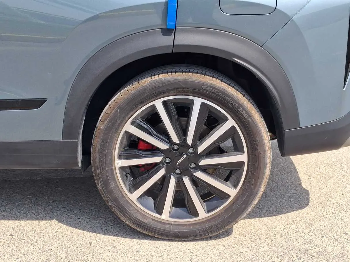 Car image 9