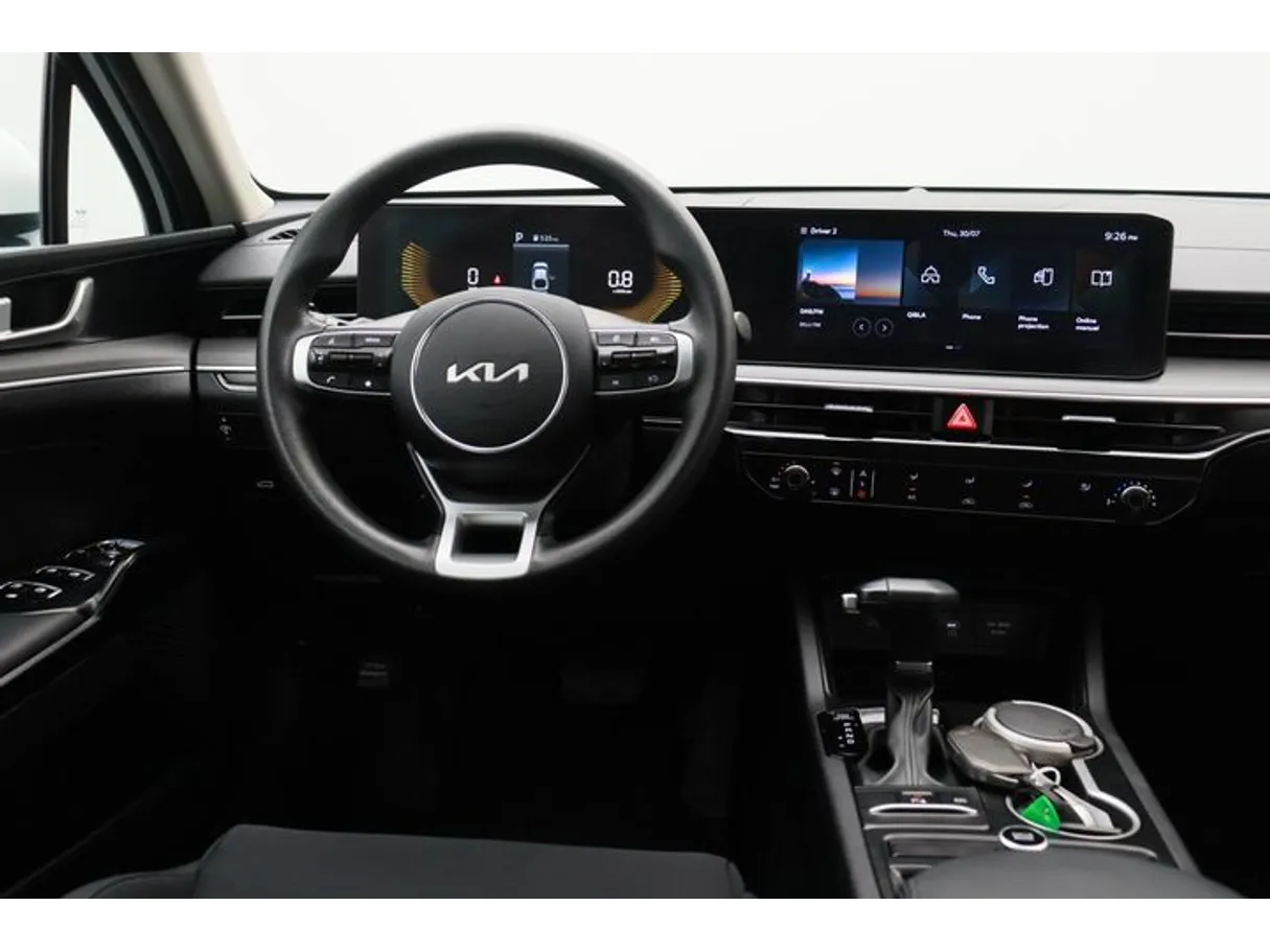 Car image 15