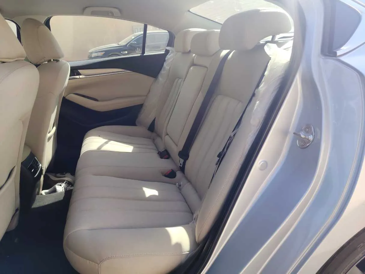 Car image 16