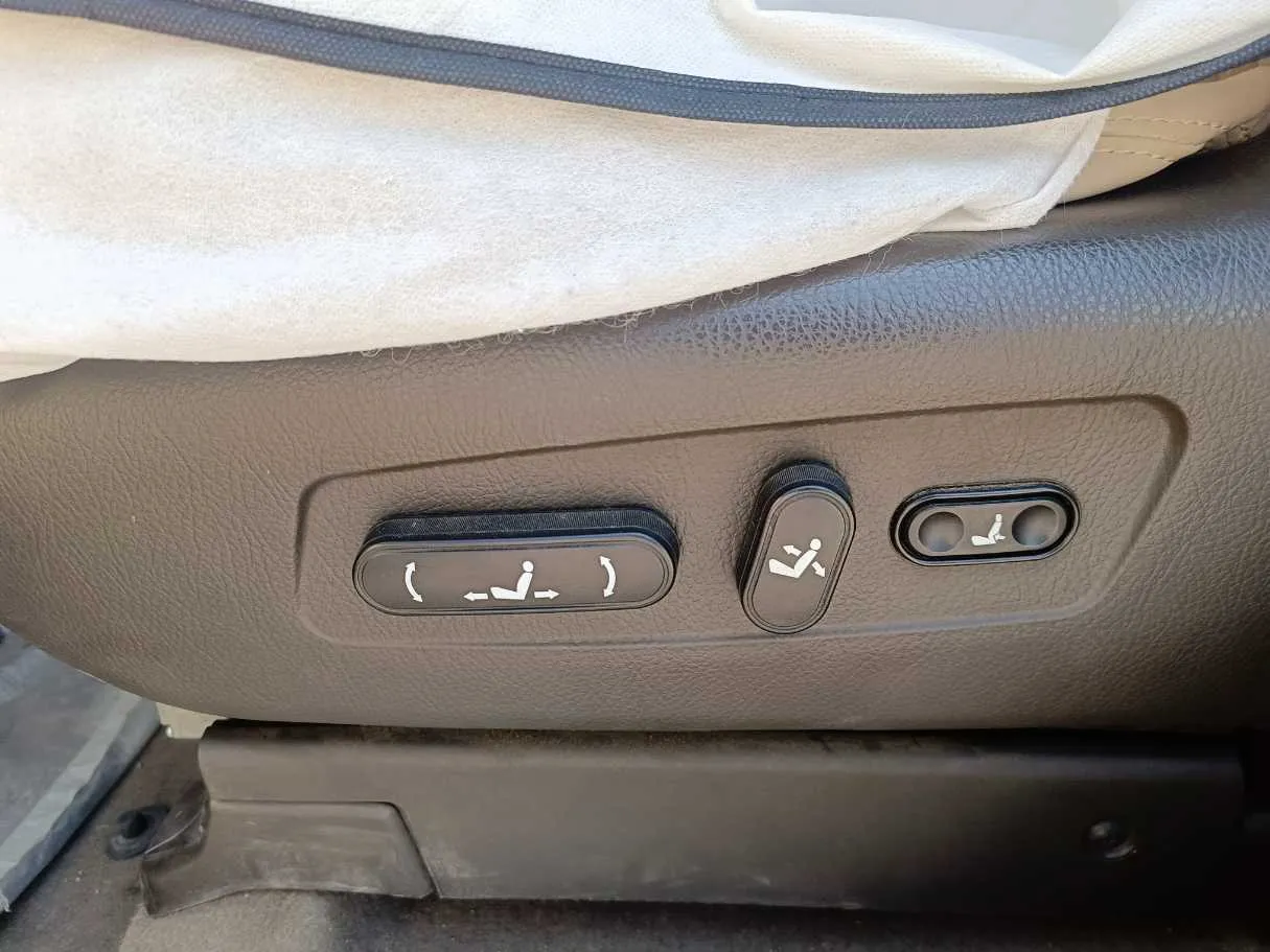 Car image 33