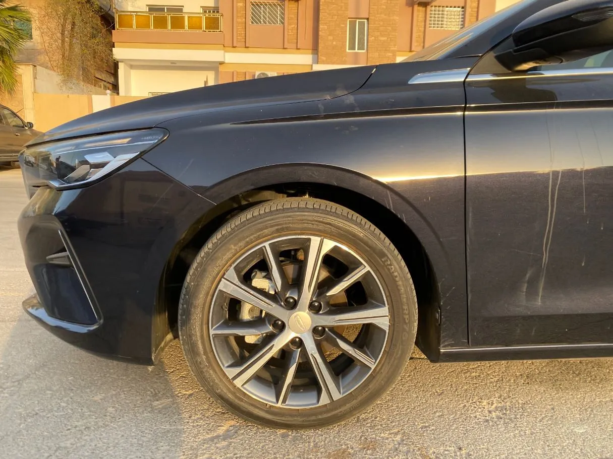 Car image 9