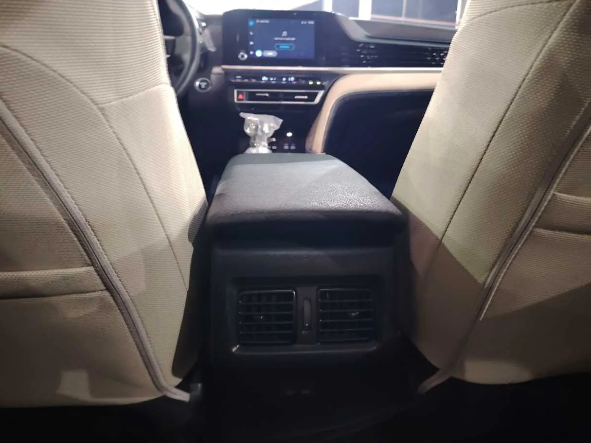 Car image 29